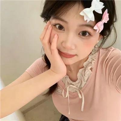 电影海报 - 她行走于黑暗中